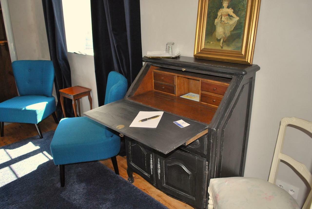 Les Chambres Du Mad Henvic Exteriör bild