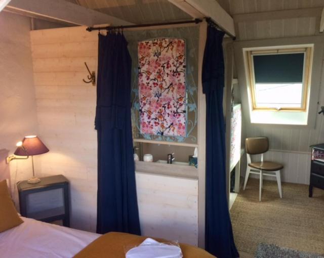 Les Chambres Du Mad Henvic Exteriör bild